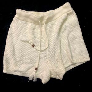 Steve Madden NYC White Shorts/ Drawstring /Knitted Material in Size Small